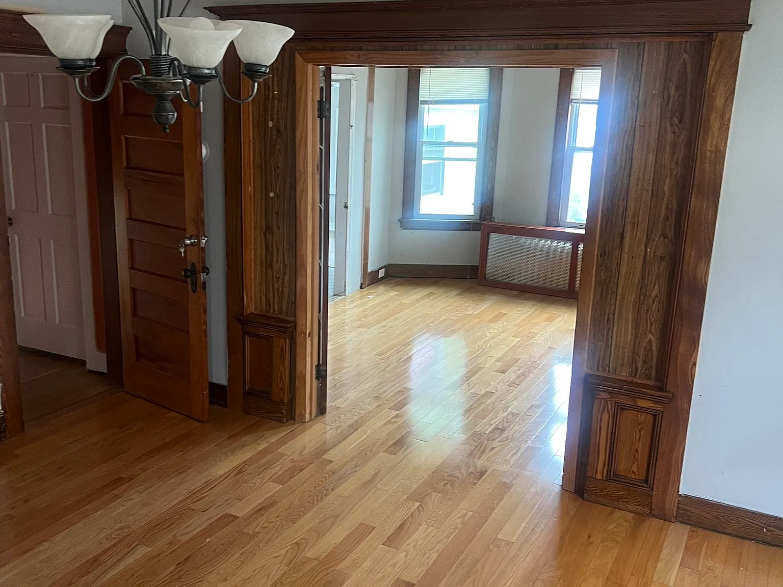 3 bed, 1.0 bath, 3398 sqft, $2,495 — Photo 3
