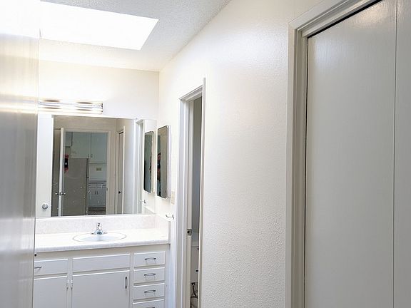 5th image of 418 E Micheltorena St Unit 4