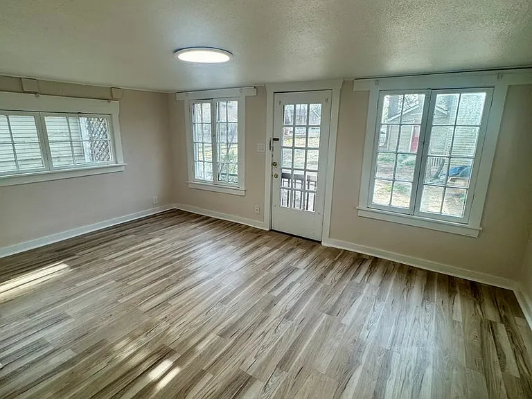 21 Bonfoy Ave — Photo 6