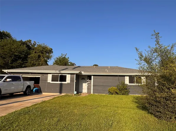 3890 Bristol Dr, Beaumont, TX 77707