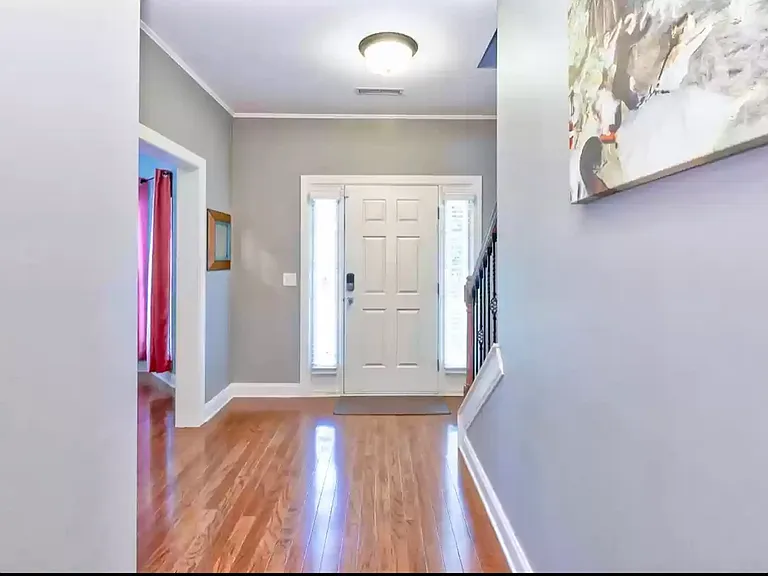 219 Rowlette Cir — Photo 3