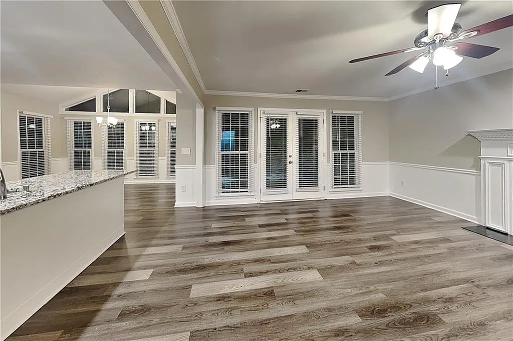 4 bed, 2.5 bath, 2924 sqft, $2,800 — Photo 2