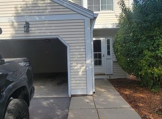 8448 S Tuckaway Shores Dr, Franklin, WI 53132