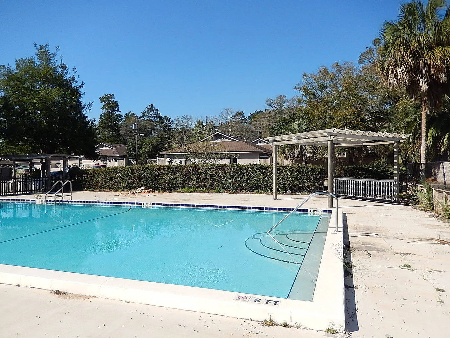 CUTE 1/1 w/ Pool View, Tile Floors, & Walk In Closet! Bike to FSU or TSC! $795/month Avail NOW! — Photo 3