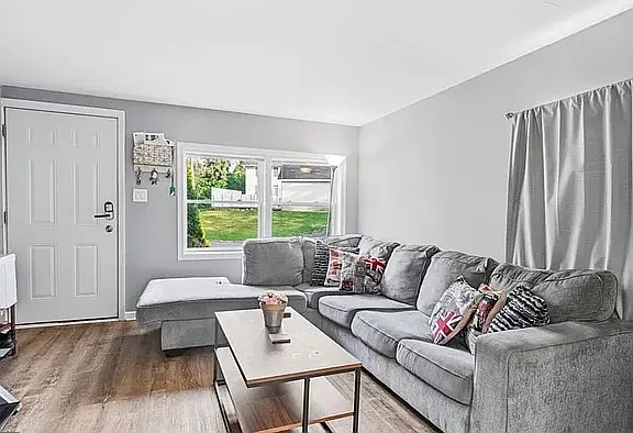2 bed, 960 sqft, $2,375 — Photo 3