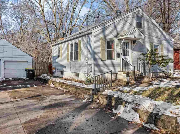 921 Dearborn St, Iowa City, IA 52240