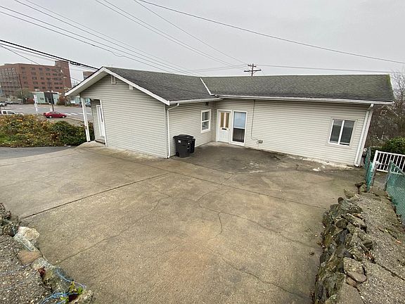 2nd image of 3114 Lombard Ave