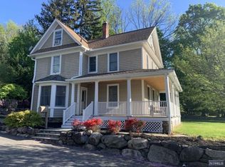 82 W Crescent Ave, Allendale, NJ 07401