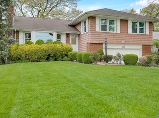 1354 Bruce Ct, Merrick, NY 11566