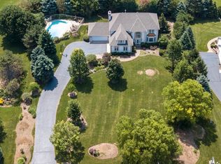 7123 Burning Tree Dr, McHenry, IL 60050