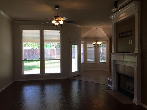 4th image of 1811 Sand Stone Dr