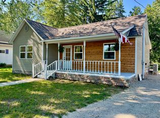 427 Cedar St, Breckenridge, MI 48615