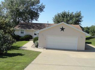 311 Ridgeview Dr, Sherrard, IL 61281