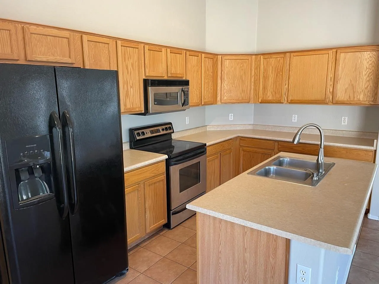 3 bed, 1603 sqft, $1,785 — Photo 2