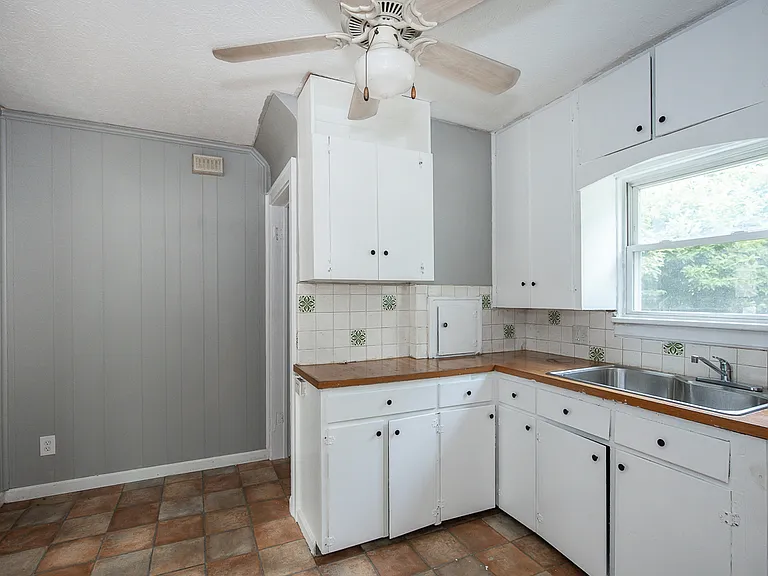 888 Harrison Ave — Photo 11