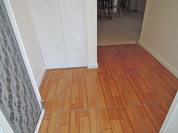4th image of 521 Crooked Lake Ln #0