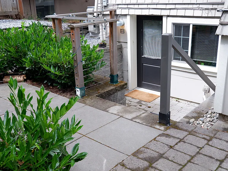 515 W McGraw St #B — Photo 6