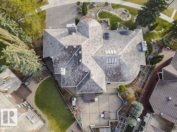 3rd image of 11 Wellington Cres NW