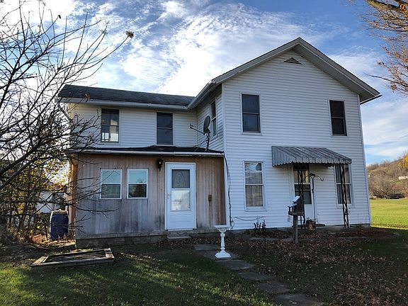 3rd image of 122 N East St