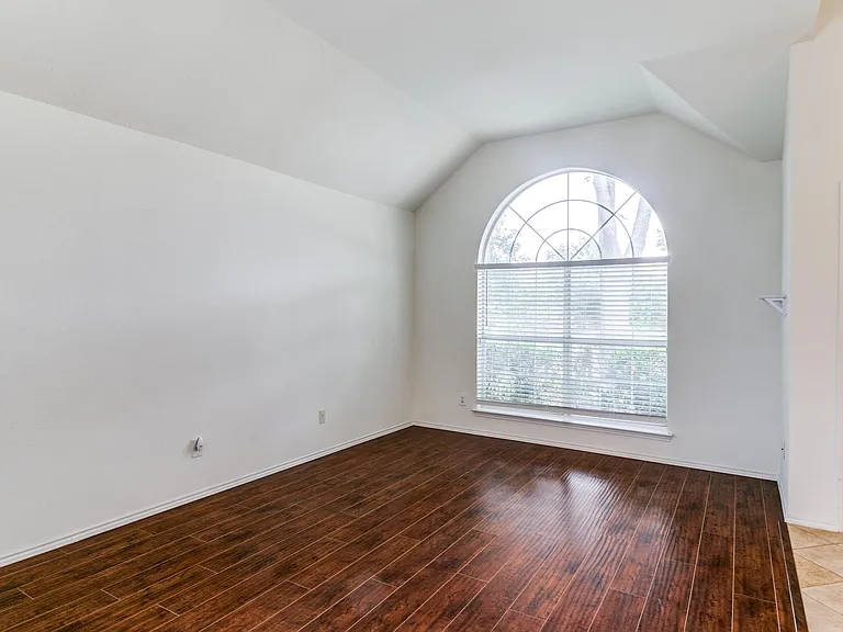 104 Dorsett Dr — Photo 8