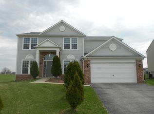 8 Tiger Ct, Bolingbrook, IL 60490