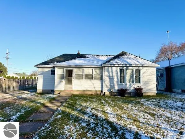 320 N Clinton St, Saint Louis, MI 48880