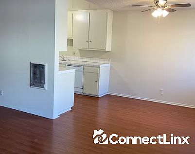 3rd image of 3275 Nyeland Ave
