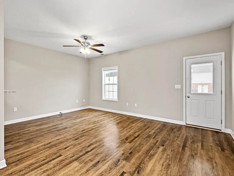 730 Village Creek Dr — Photo 5