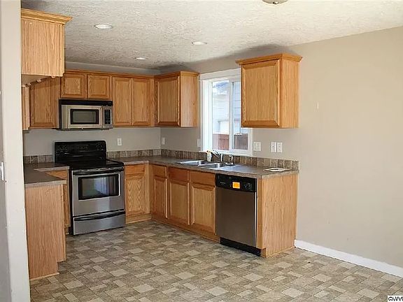 3rd image of 4056 Spring Ave NE