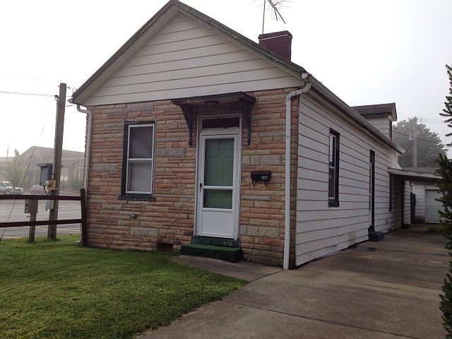 1st image of 196 E 2nd St