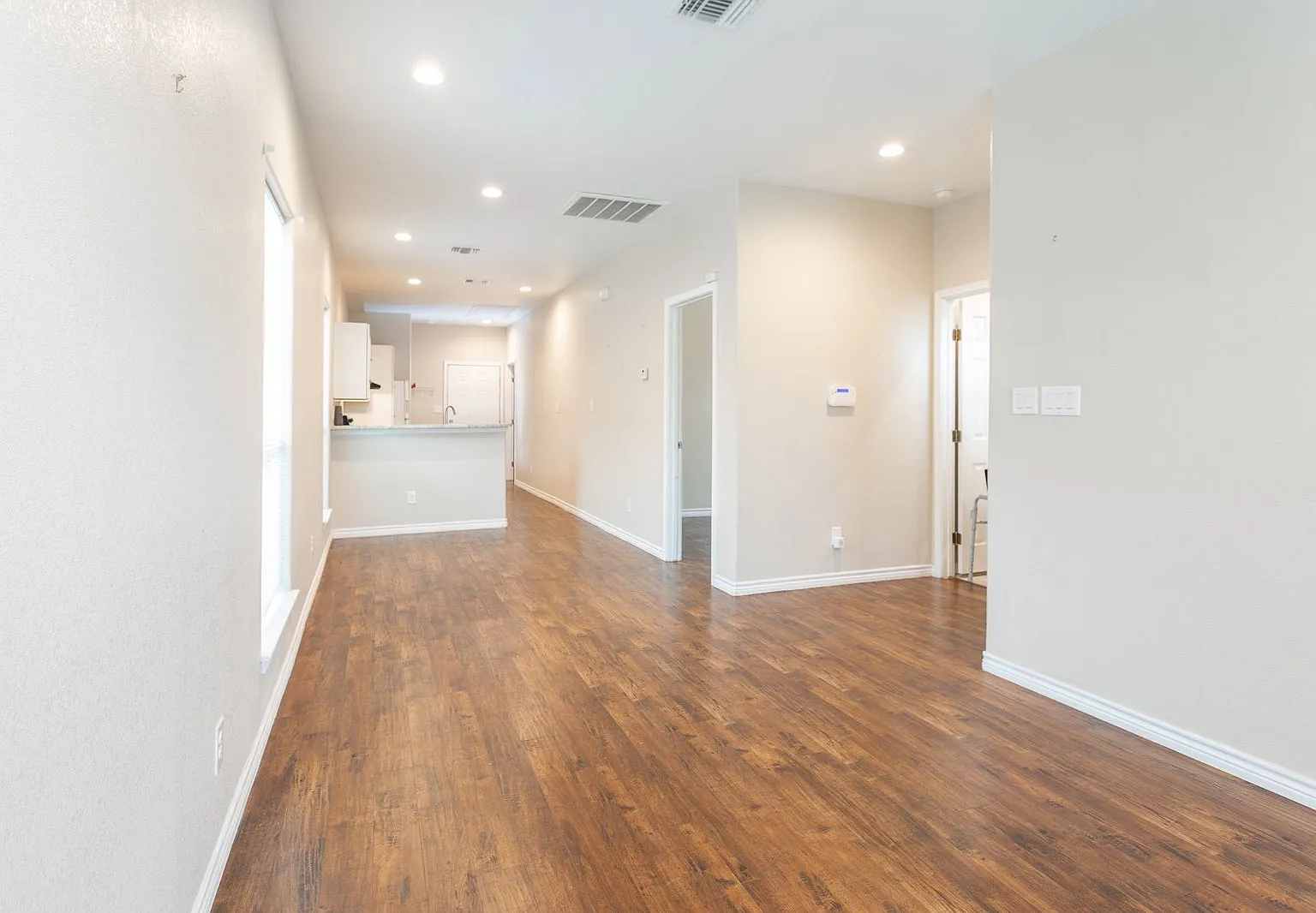 2 bed, 2.0 bath, 876 sqft, $1,350 — Photo 4