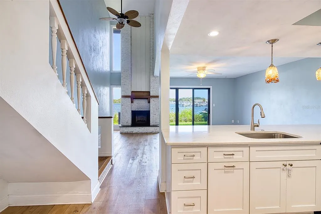 3 bed, 2.5 bath, 1702 sqft, $3,800 — Photo 3