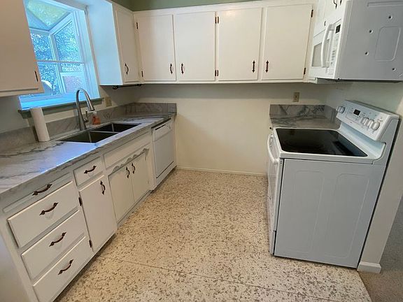 2nd image of 2825 Northridge Dr