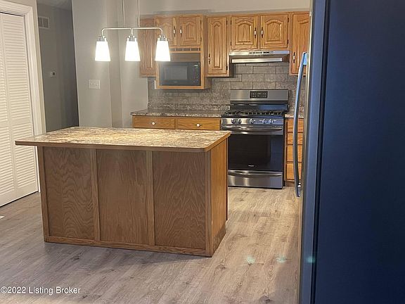4th image of 317 Brooks Station Dr