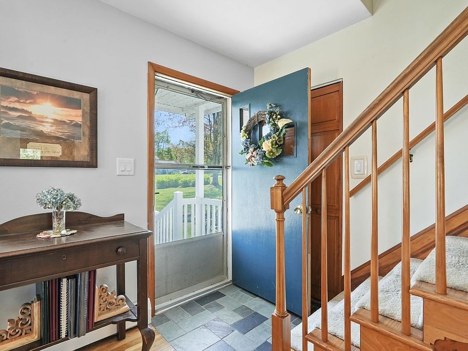 洋書 Mountain Houses 7067 N Dwight Ave, Portland, OR 97203 | Zillow