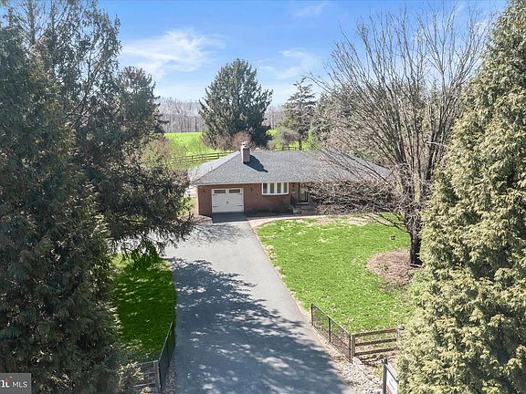 3rd image of 3919 W Chapel Rd