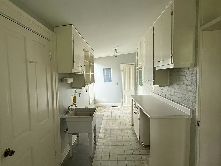 330 Commerce St #4 — Photo 14