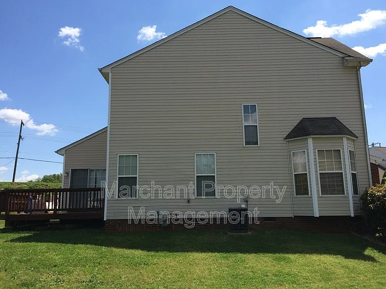 305 Londonderry Ct — Photo 18