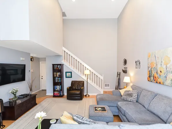 10 Country Club Ln #C, Milford, MA 01757