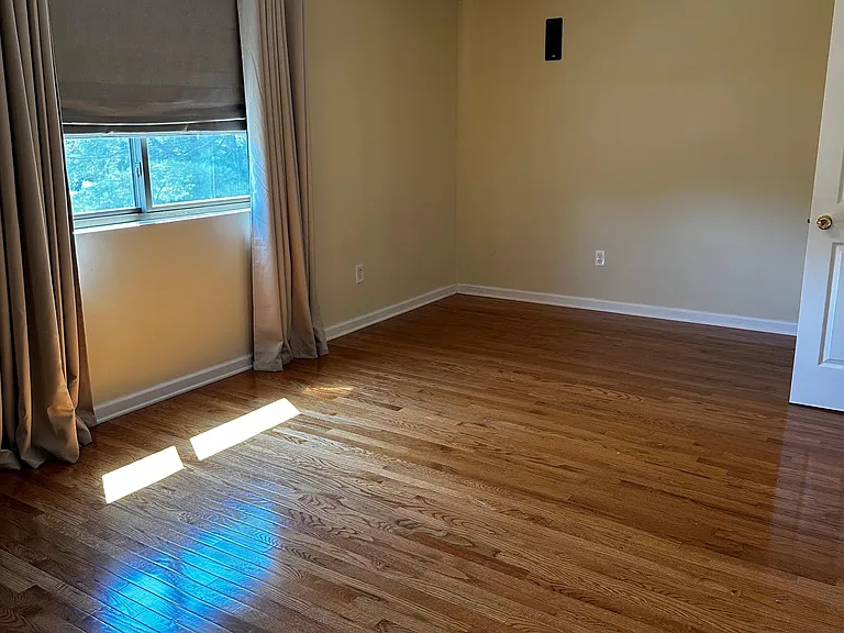 140 Thompson St #16A — Photo 8