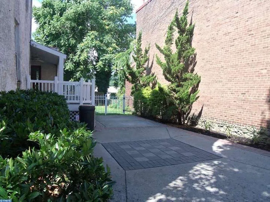 4 bed, 2670 sqft, $2,900 — Photo 3