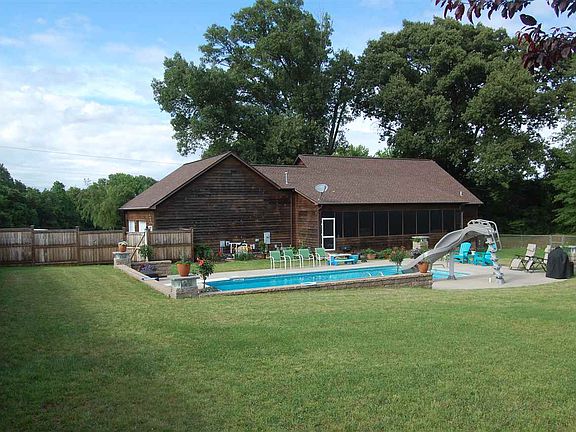3rd image of 398 Oakleigh Dr