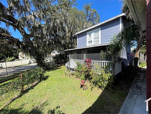 3rd image of 905 Lake Emerald Dr