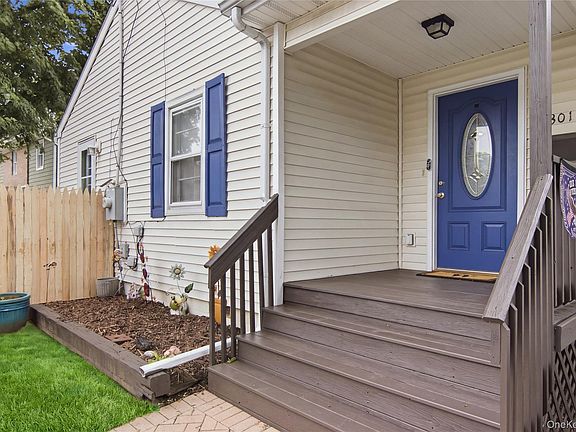 3rd image of 301 Laurel Road