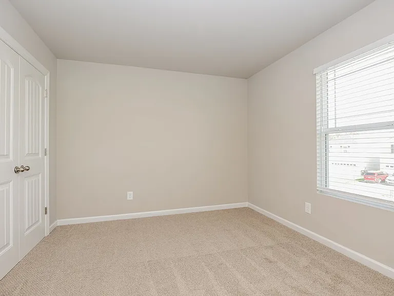 2228 Lismore Dr — Photo 11