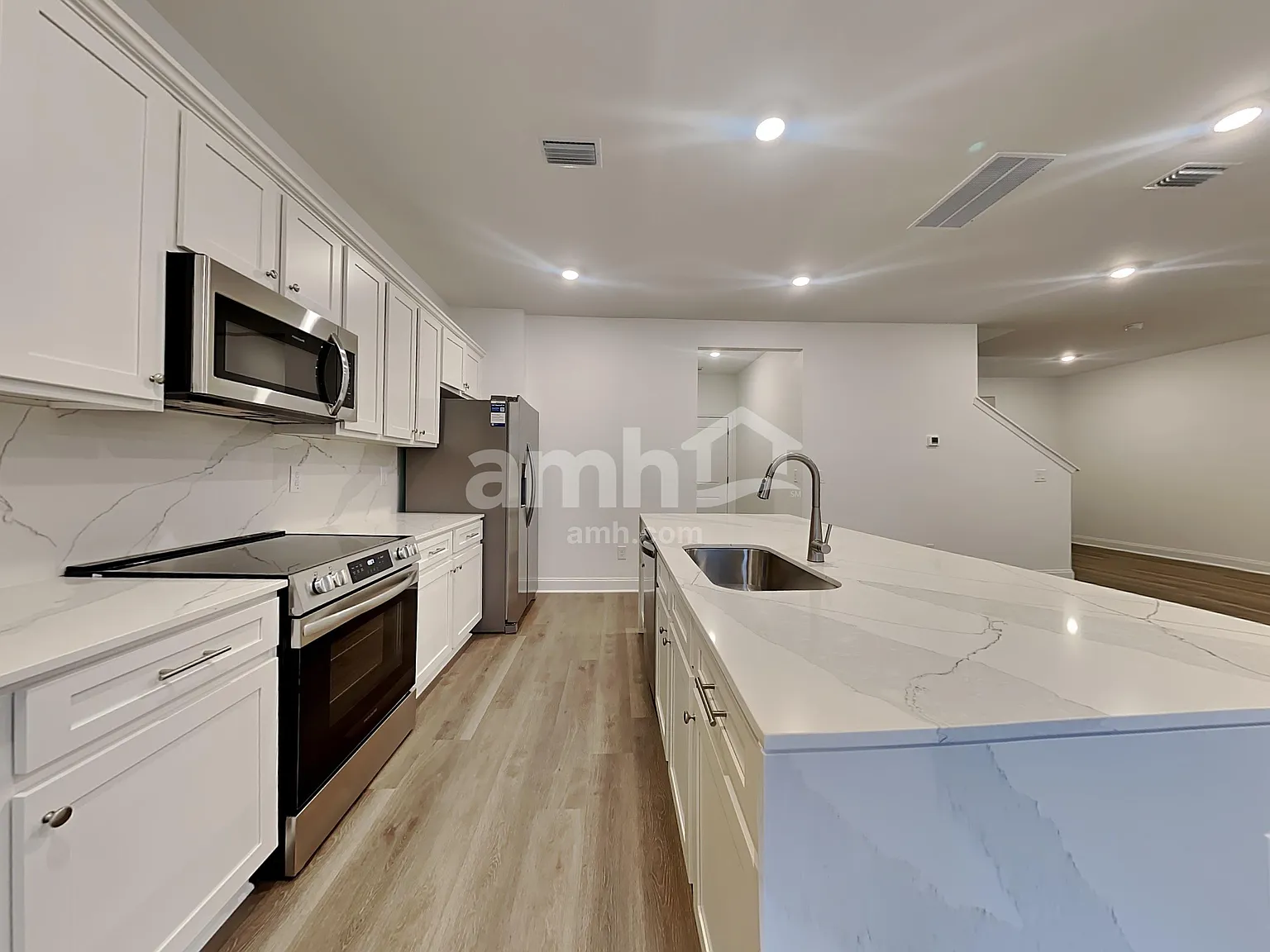 4 bed, 2.5 bath, 2241 sqft, $2,670 — Photo 3