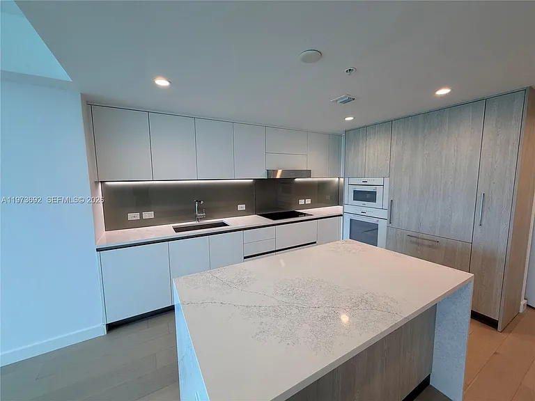 9221 E Bay Harbor Dr #307 — Photo 5