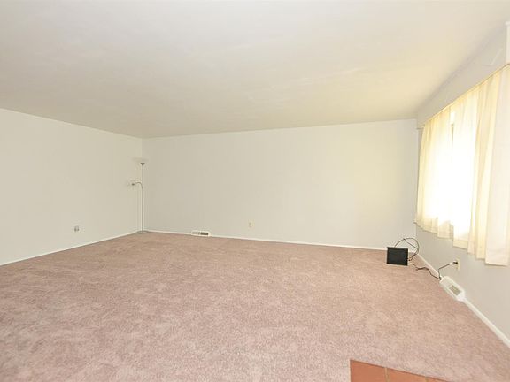 4th image of 8653 Brent Dr