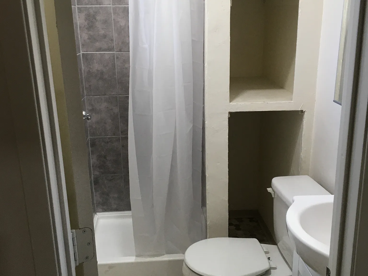 2 bed, 900 sqft, $3,500 — Photo 4