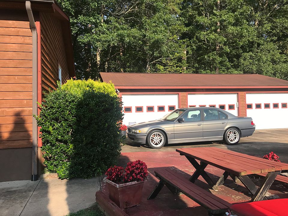 House with detached garage